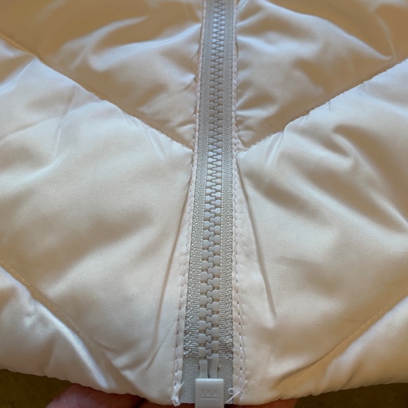 ❄️🤍 GAP Puffer Vest ❄️🤍 - Picture 13 of 16